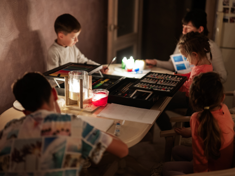 Family-painting-in-the-dark